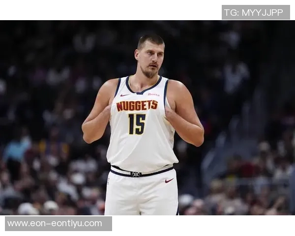 小里称字母哥与约基奇同级别能带大学女队在东部争雄