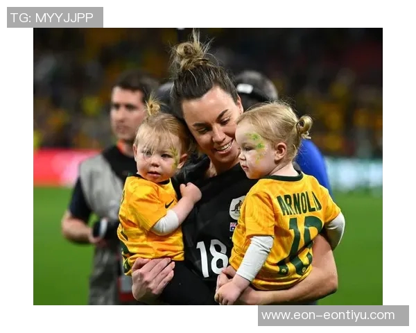 瓦妮莎携子女与坎迪斯帕克共赏道奇队晋级世界大赛精彩瞬间 瓦妮莎携子女与坎迪斯帕克共赏道奇队晋级世界大赛精彩瞬间