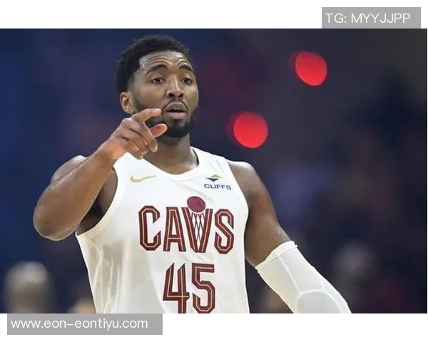 米切尔半场状态未热身9投仅3中三分1中3仅得8分助攻表现平平